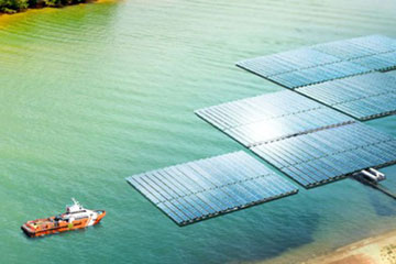 導入事例 - 輝く太陽下で安定したフローティング太陽光発電プラント