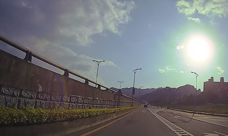 強力な光の抑制 - イメージ